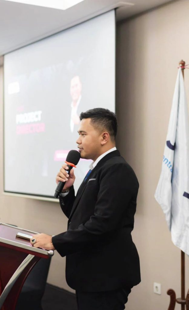 Dr. Christian BP SH, Mkn Menyamapaikan sambutan saat menjadi Project Director