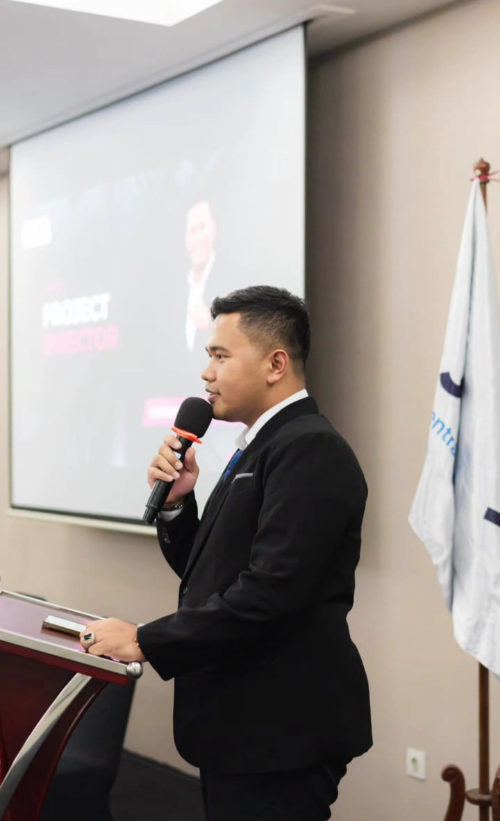 Dr. Christian BP SH, Mkn Menyamapaikan sambutan saat menjadi Project Director